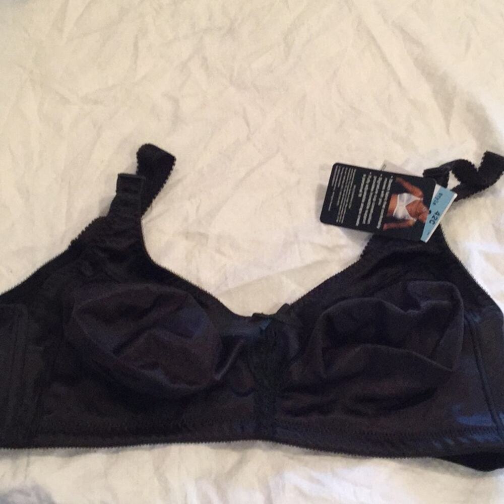 42c bra black NWT no underwire style 3820